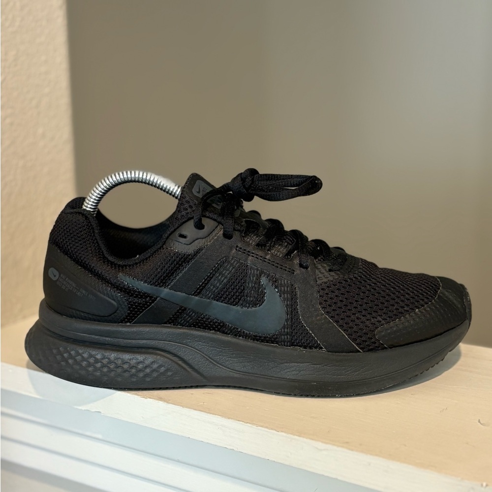 Nike Men's Run Swift 2 Running Shoes Black/Dark Smoke Grey size 7 - Picture 2 of 9